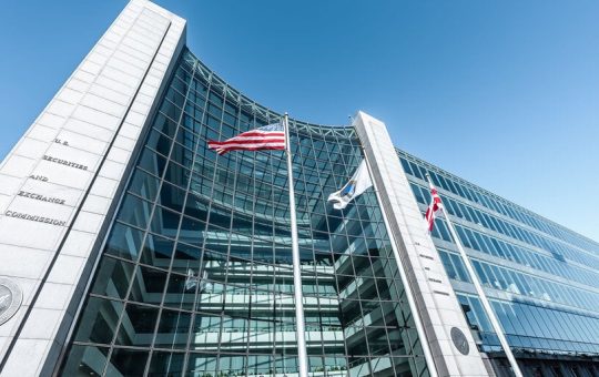 Coinbase Slams 'Evasive Response' from SEC to Court Order