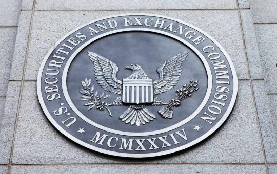 US Senators Push SEC to Stop Approving Spot Crypto ETFs — Say Other Crypto Markets Risker Than Bitcoin